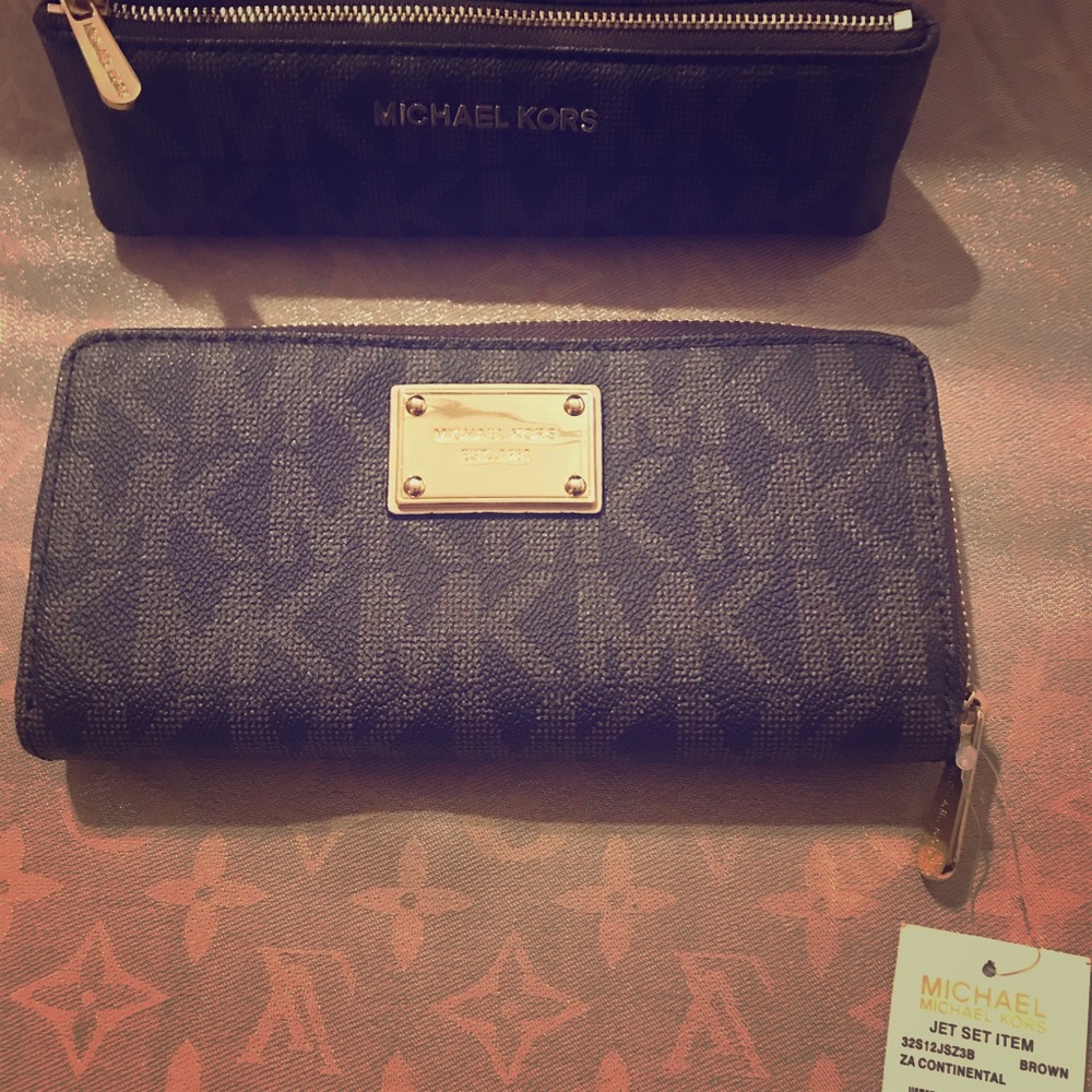 NWT Michael Kors jet set continental sig wallet